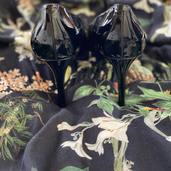 NEW 3.25”TAHARI PUMPS - Picture 2 of 7